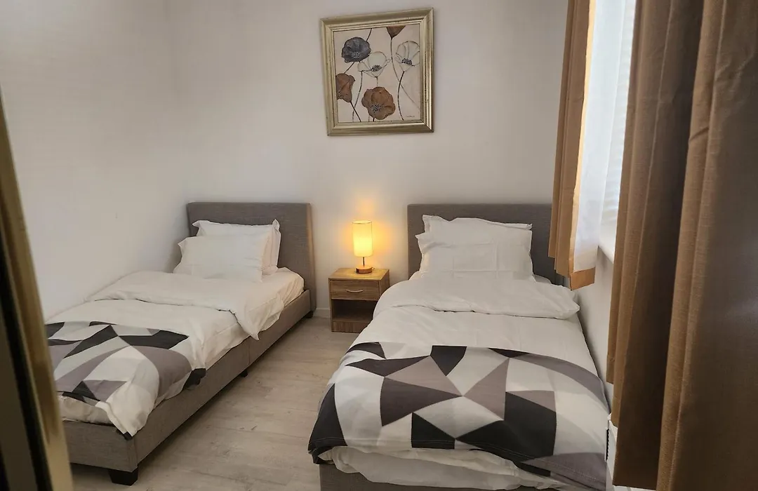 My Holiday Home -2 Bed House-Free Parking-1