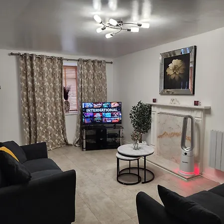 My Holiday Home -2 Bed House-Free Parking-3